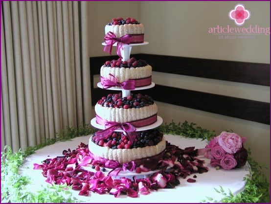 Wedding cake with fruit