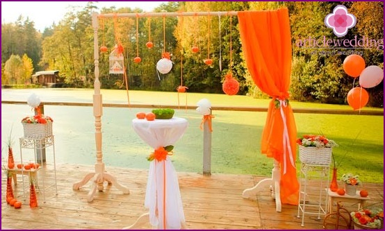 The nuances of an orange wedding