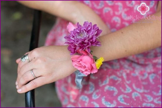 Usando pinzas para el cabello como pulsera