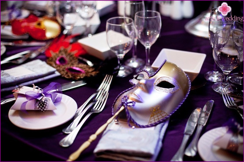 Masquerade style wedding decoration