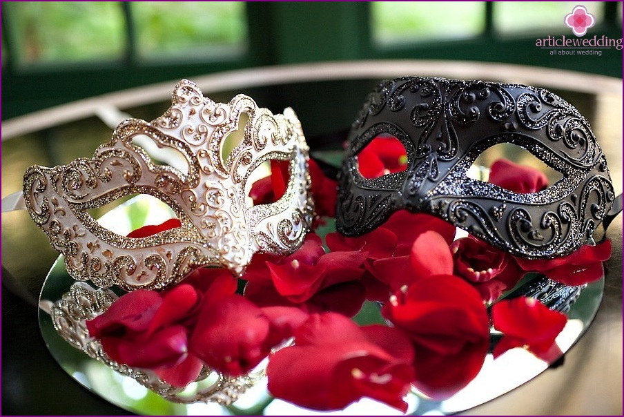 Themed elements for a wedding in the style of masquerade