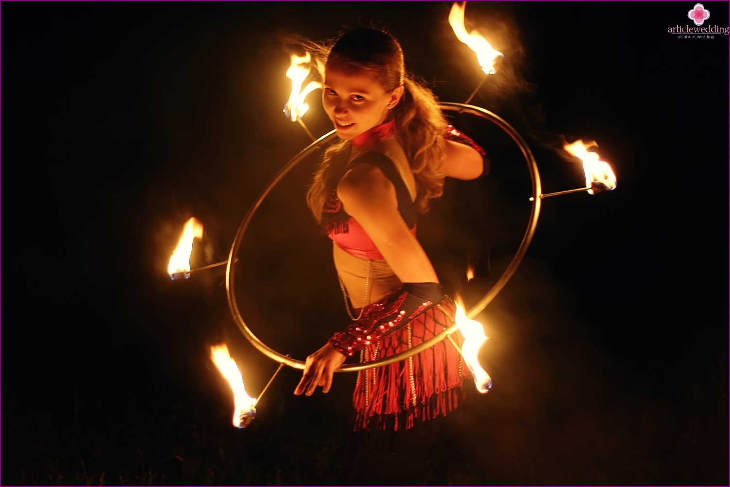 Spectacle de feu de mariage de mascarade