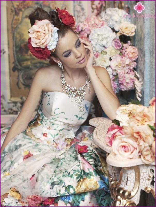 Floral print in the image of a bride