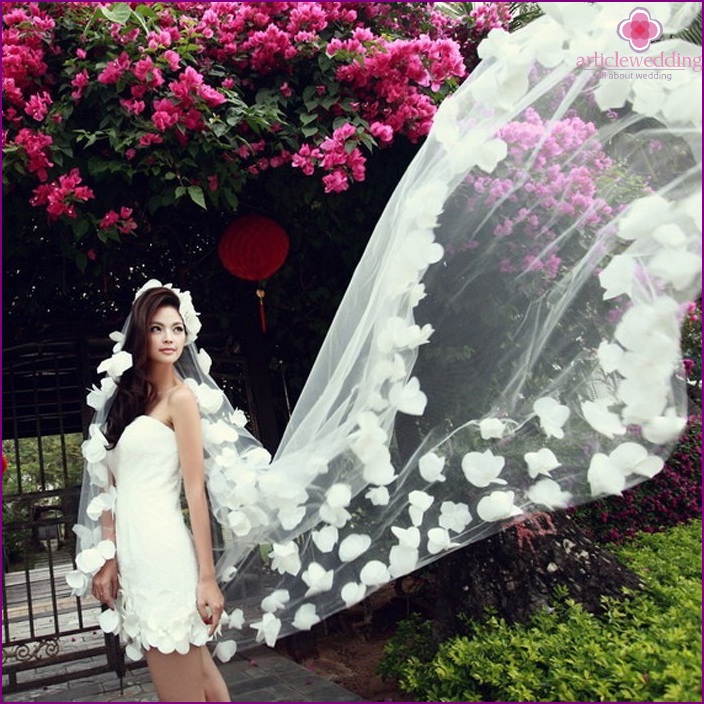 Flowers in a headdress decor