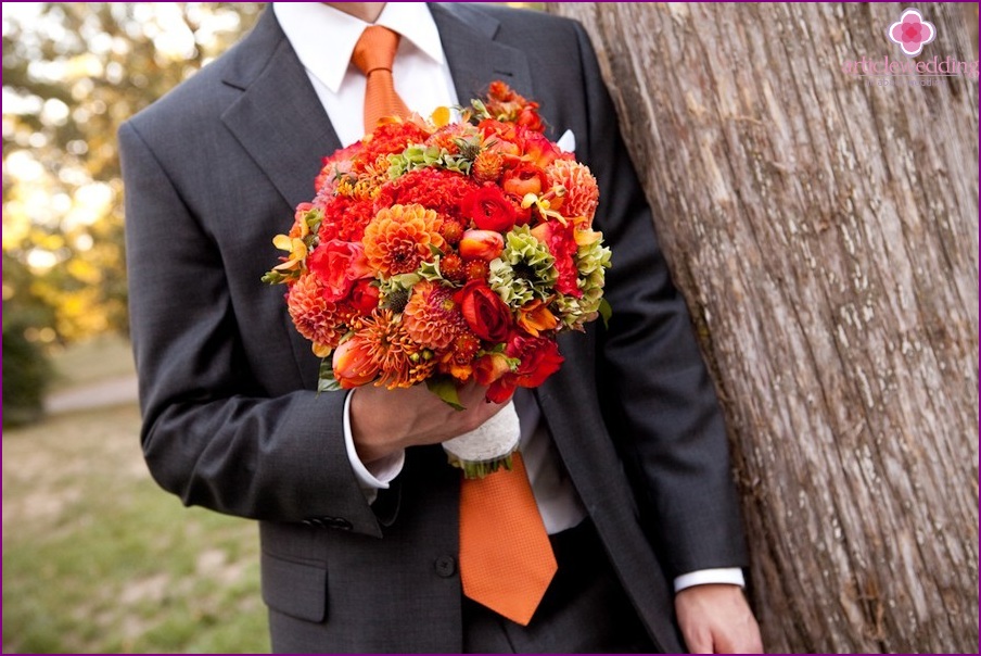 Luxurious bridal bouquet for tangerine wedding