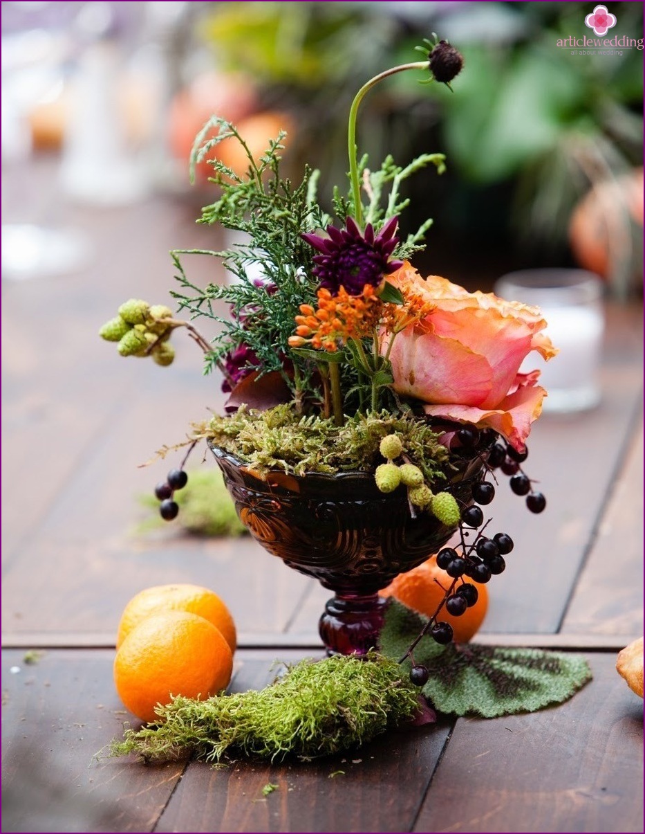 Table decoration for tangerine wedding