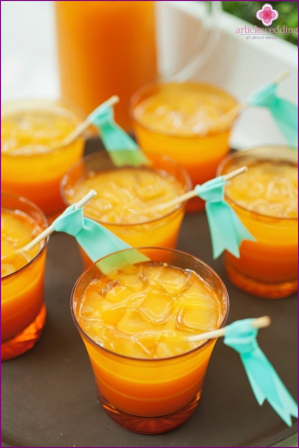 Tangerine treats for a winter wedding