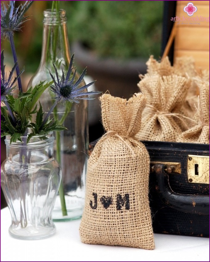 Bonbonnieres with coffee for a wedding