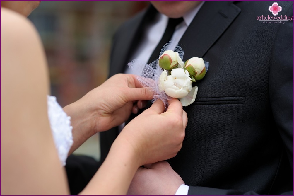 Brudgummen är boutonniere