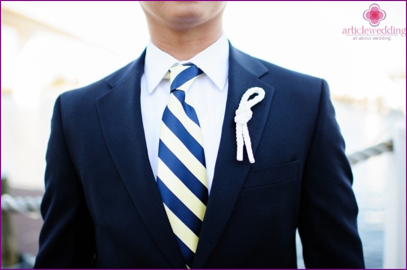 Boutonniere con nudo náutico para boda