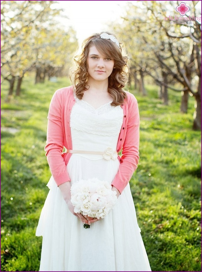 Cardigan in the image of a bride