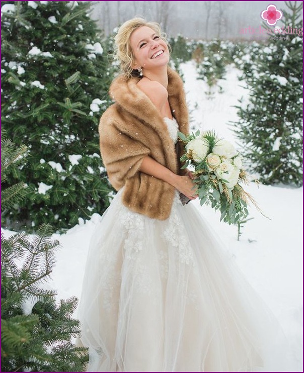 Fur coat on the bride