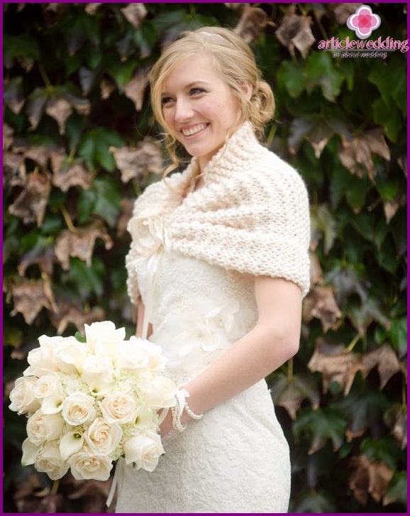 Knitted Cape on the Bride