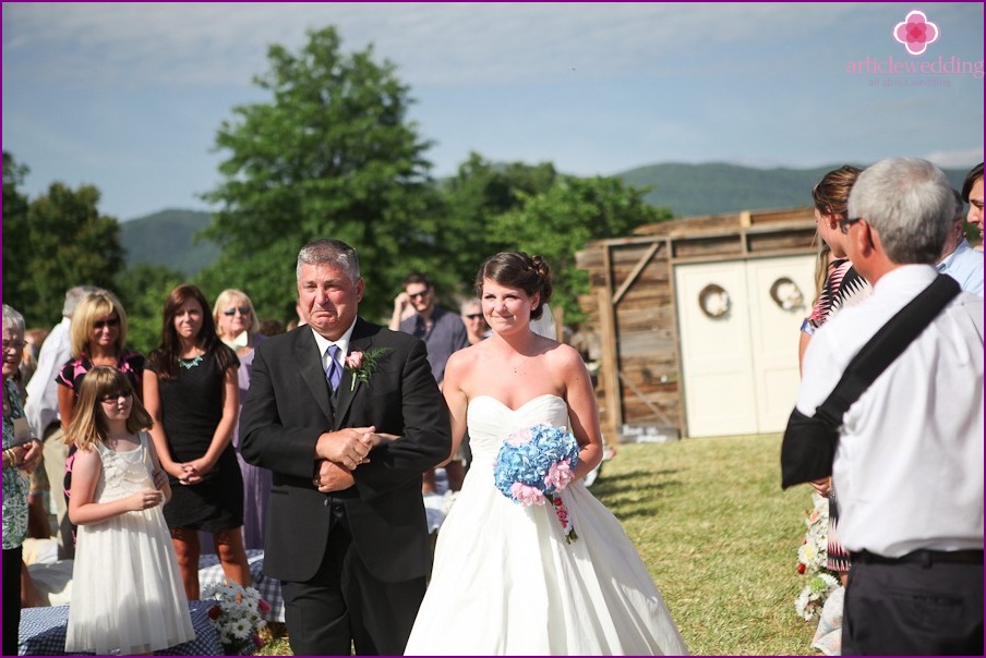 Escort of the bride to the altar