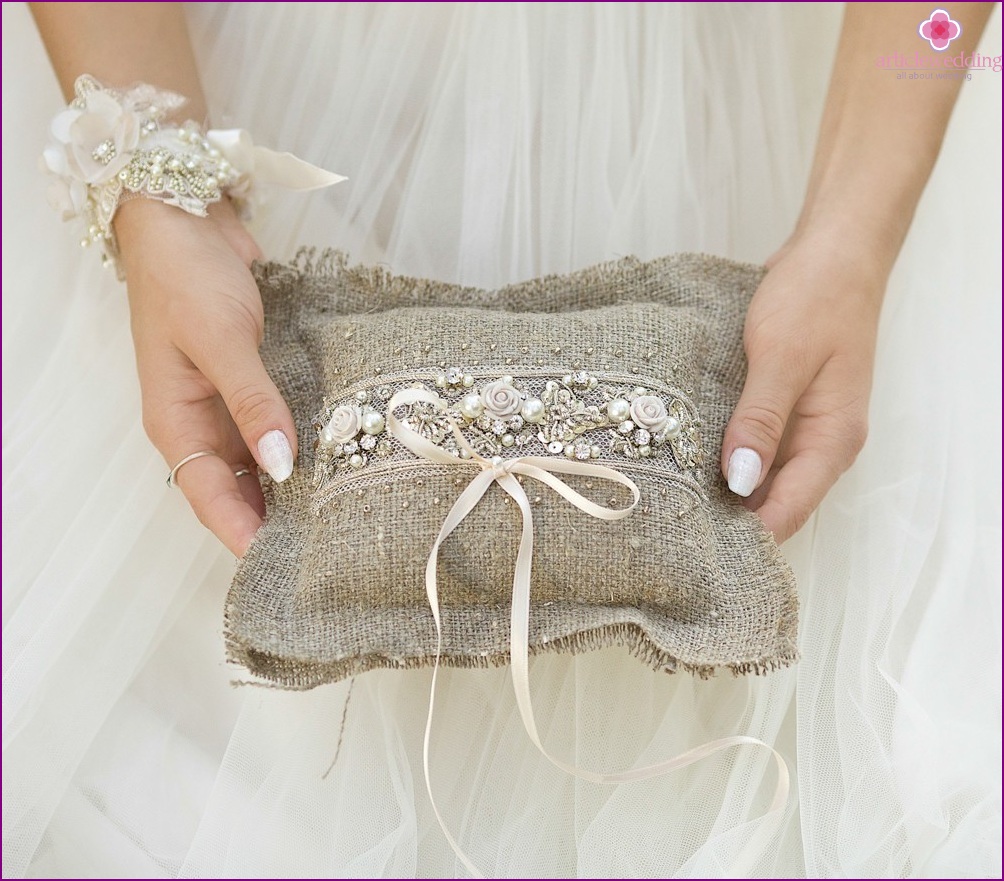 Burlap Ring Pillow