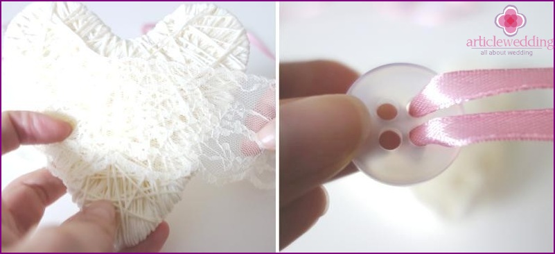 Glue the lace and pull the ribbon into the button