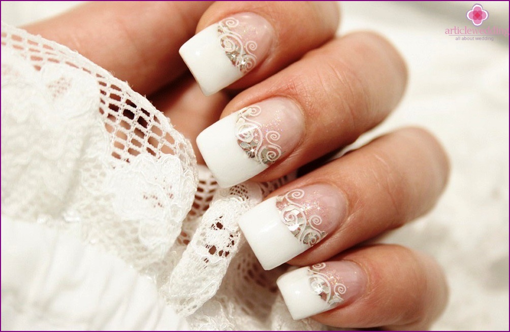 French manicure is a constant trend