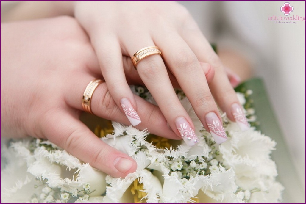 Manicura con estampados y dibujos.