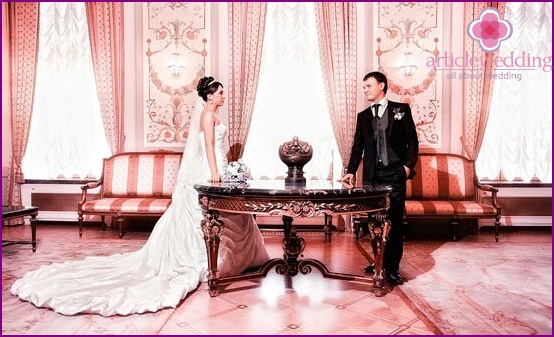 Wedding photo session in the palace