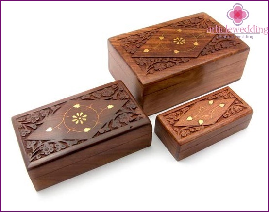 Wooden jewelry box