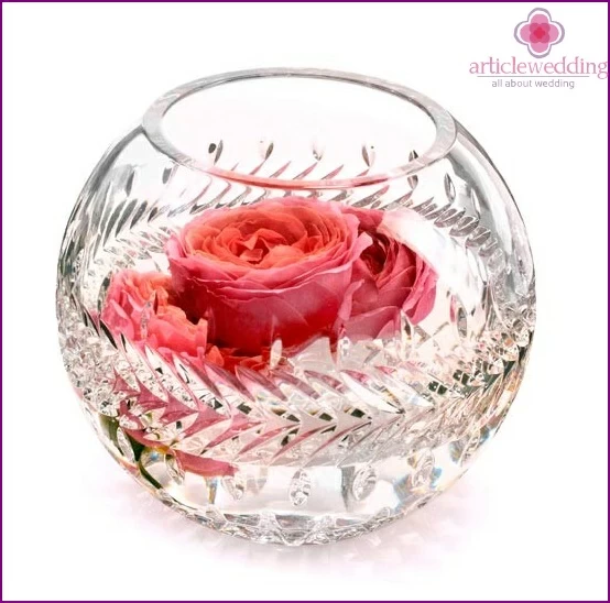 Round flower vase