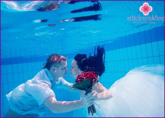 الزفاف تحت الماء