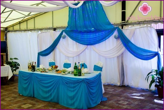 Decoración del salón de bodas en azul