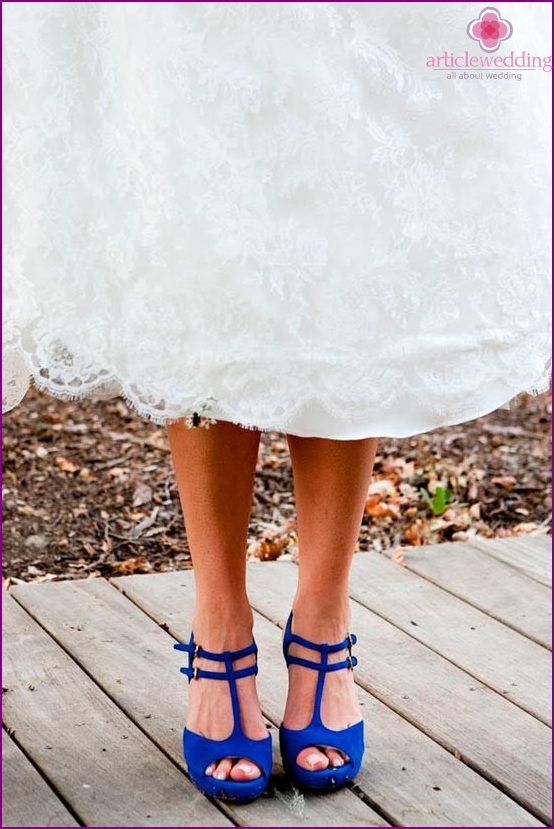 Scarpe blu per la sposa