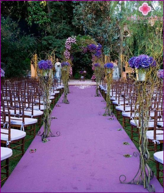 Purple path to the altar