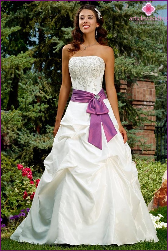 The image of the bride in purple