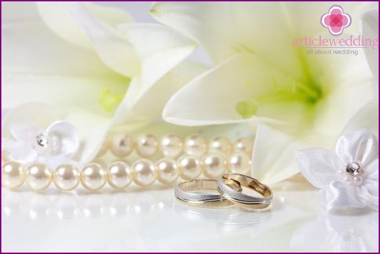 Pearl wedding
