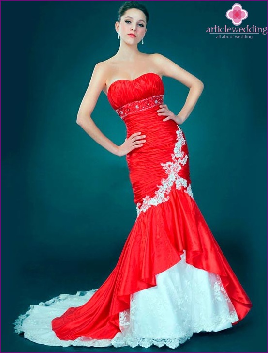 في فستان الزفاف ، يمكن أن يسيطر اللون الأحمر أيضًا.