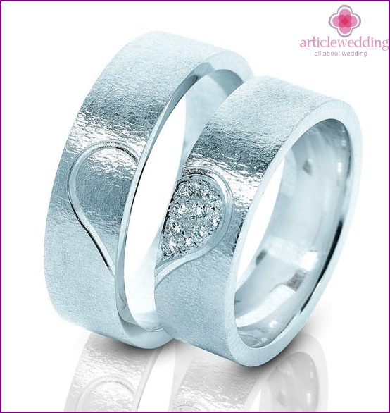 Wedding ring with heart