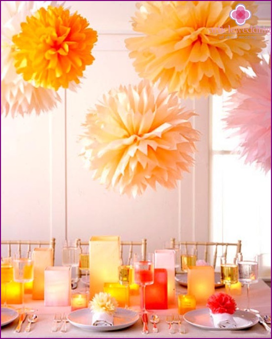 Wedding decor with colored paper balls