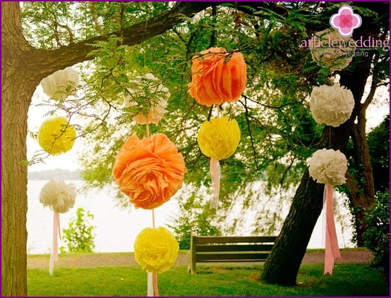 Paper pompons as accessories for a photo shoot