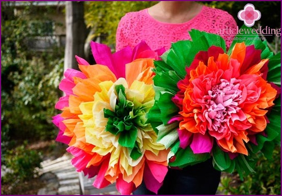 Crepe paper pompons in the form of flowers