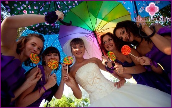 Wedding photo session with a multi-colored umbrella