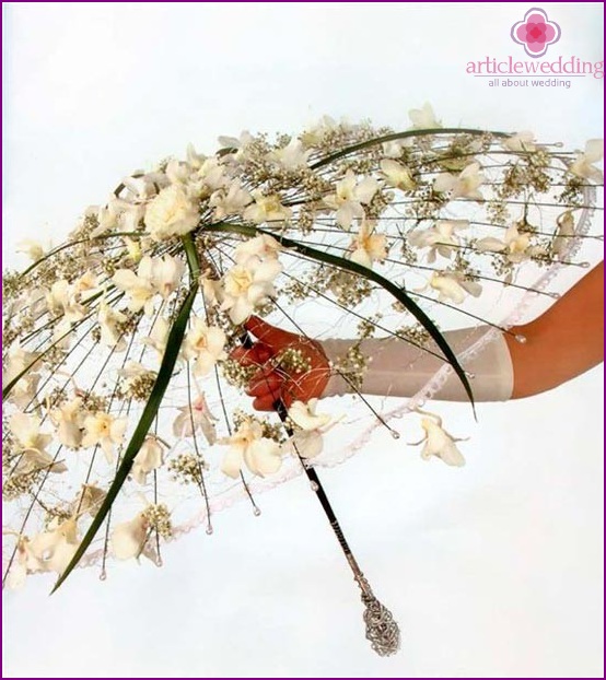 Wedding umbrella with flowers and leaves.