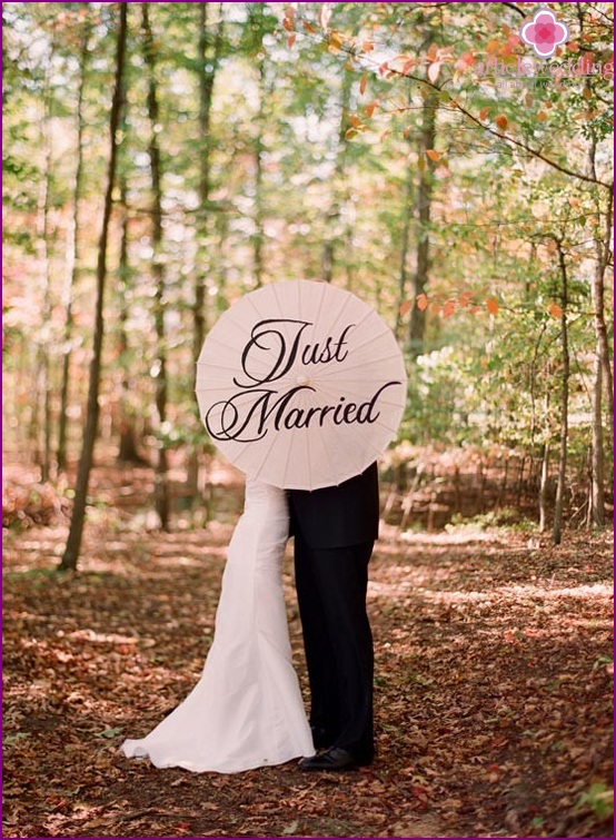 Umbrella with commemorative inscriptions for wedding photography