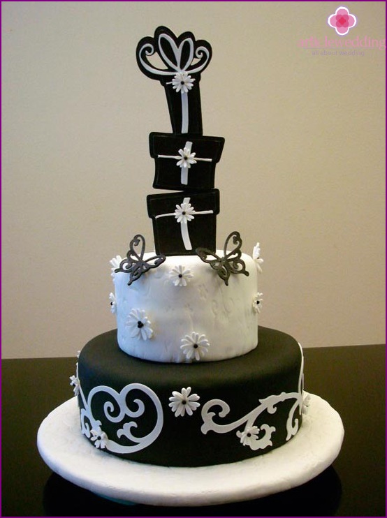 Cake for a wedding in black and white