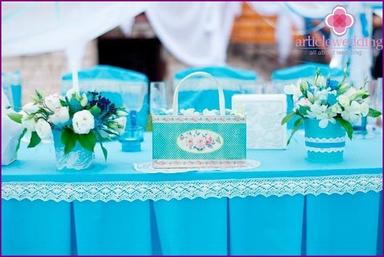 Decoración de mesa de boda con flores