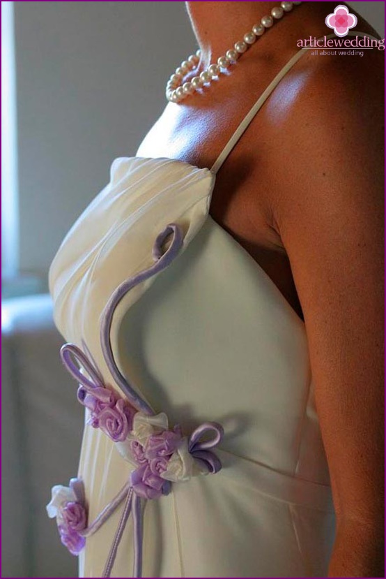 Wedding dress with lilac details