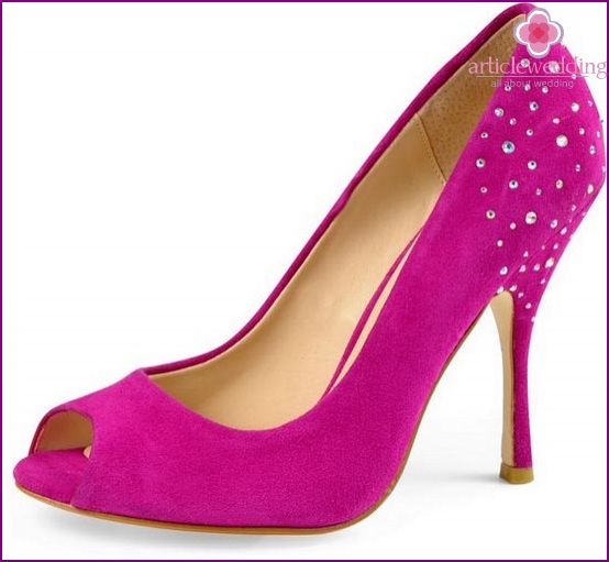 Zapatos lilas para la novia