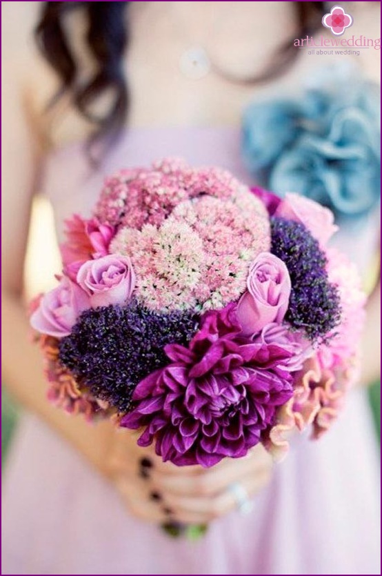 Hermoso ramo de novia en colores lilas