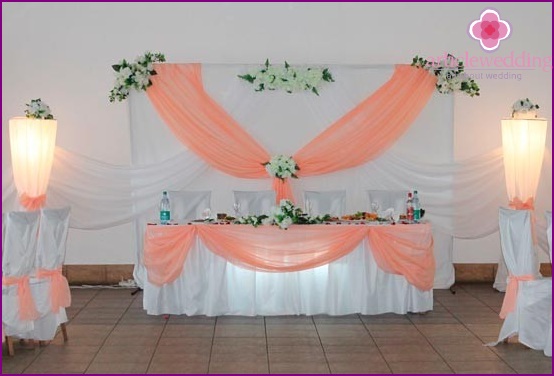 Peach-white room decoration