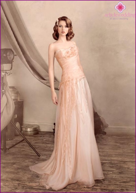 Retro style peach wedding dress