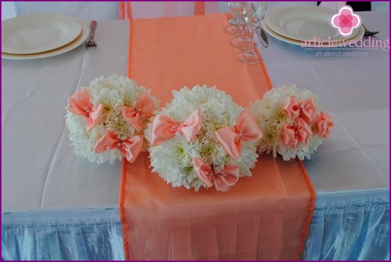 Floral arrangements for table decoration