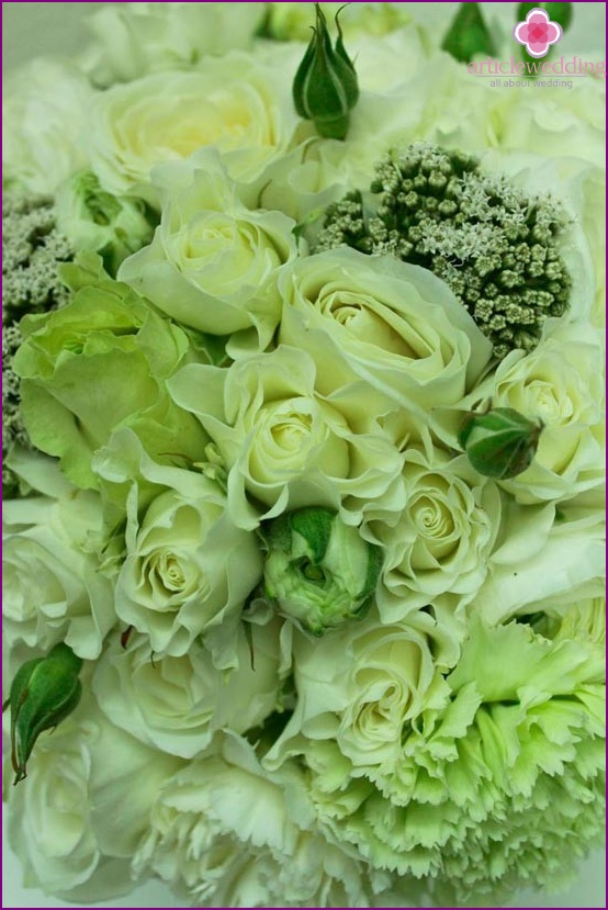 Green roses for an emerald wedding