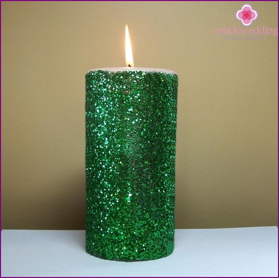 Emerald candle for a wedding