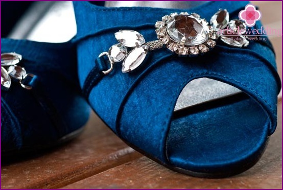 Blue brooch shoes